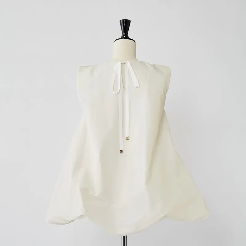 タフタ バルーンブラウス アイボリー | HEVE