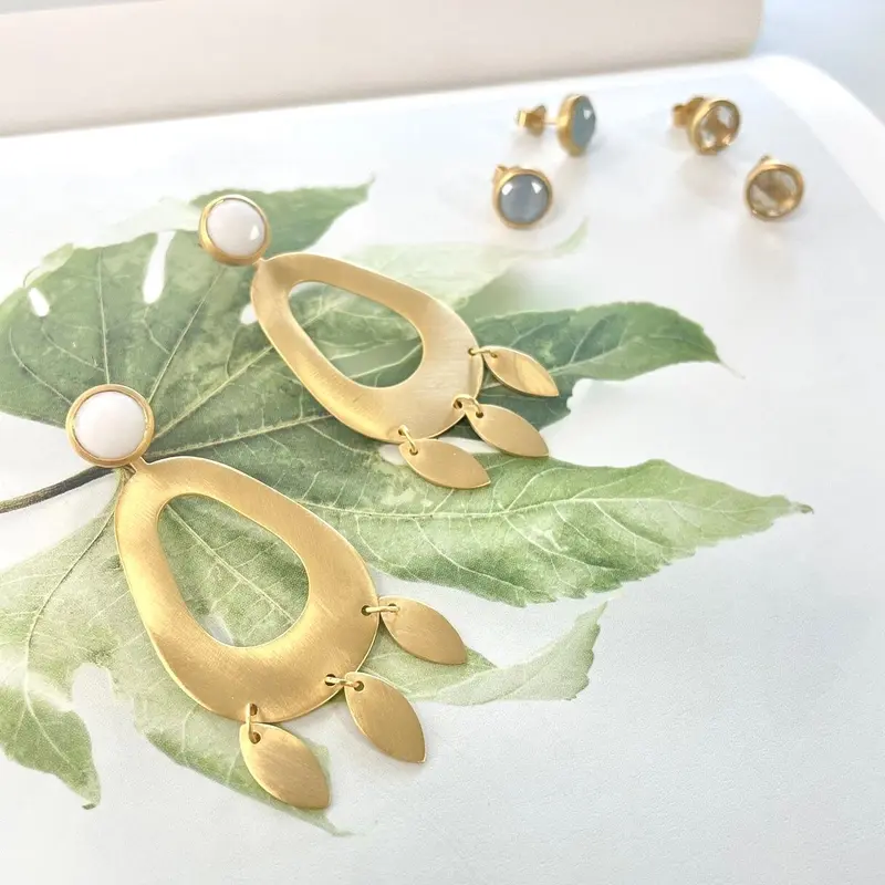 285 クローバーモチーフピアス ブルーカルセドニー×ホワイトゴールド