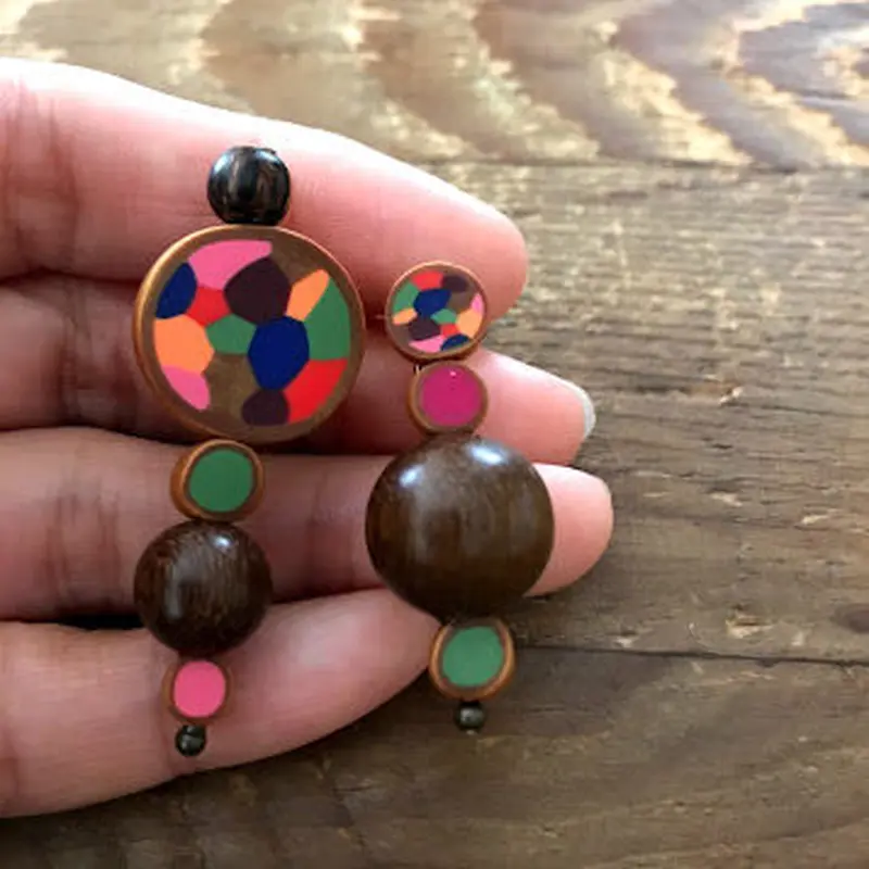 ランダムwoodアシンメトリーピアス＋ぶつぶつキャッチ PINK系 個性的