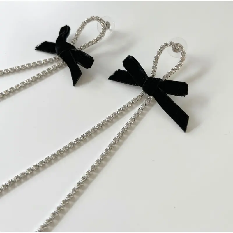 ベルベットリボンストーンピアス | mamaguitar