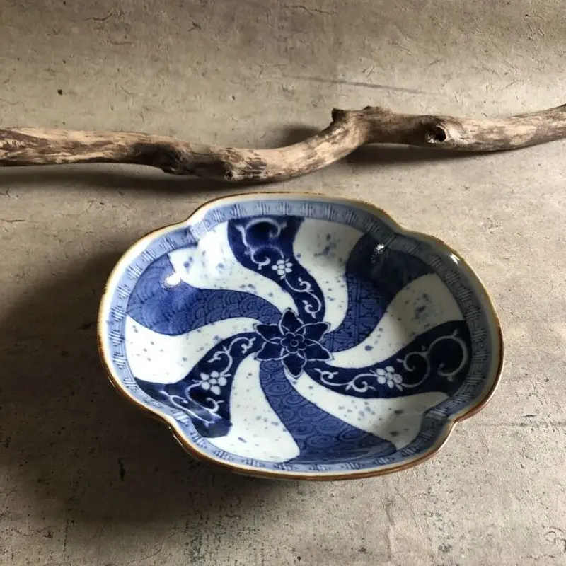 有田焼 福泉窯 染付捻り祥瑞木甲口変り盛皿 | MatsuBokkuri