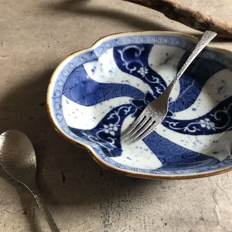 有田焼 福泉窯 染付捻り祥瑞木甲口変り盛皿 | MatsuBokkuri