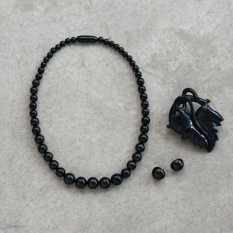 ヴィクトリアンジェット【３点セット】ネックレス・ピアス/イヤリング