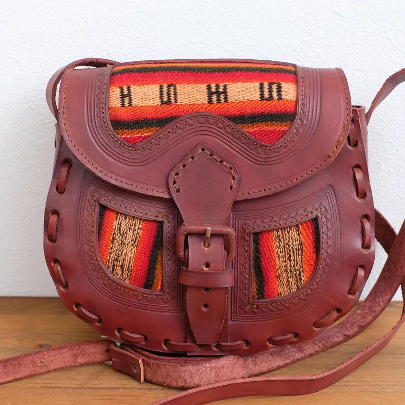 レザーショルダーバッグ/レッドブラウン・ネイティブ柄 | PACHAMAMA