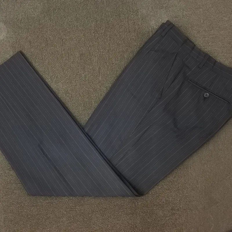 定価97,900円 シップス 2ボタンブラックストライプスーツ(44) SHIPS