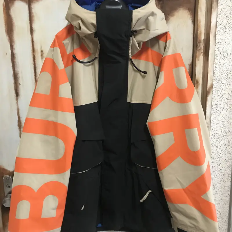 新品タグ付き☆BURBERRY バーバリー 袖ロゴプリント カラーブロック