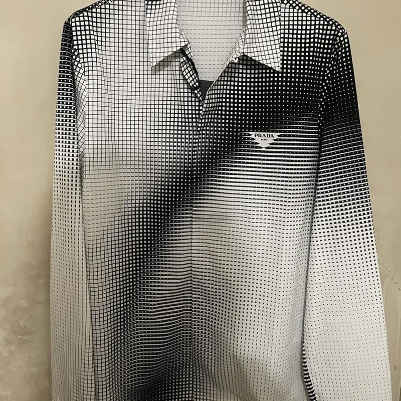 新品21SS☆PRADA プラダ デジタルスクエア 総柄 プリント 三角プレート