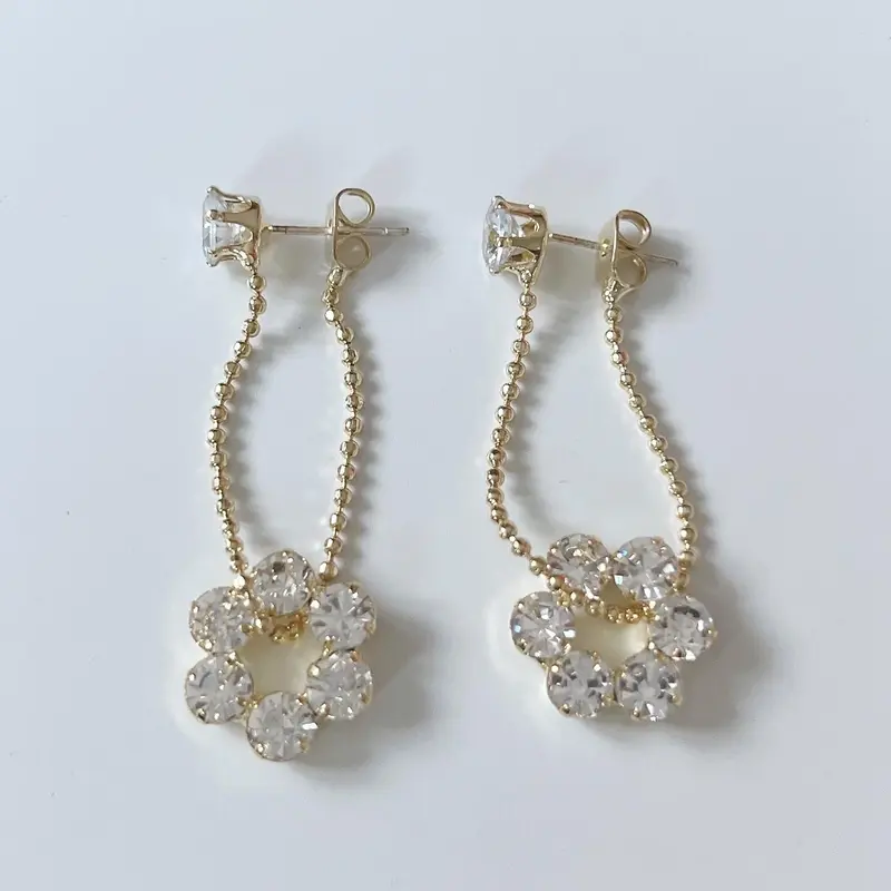 ビジューフラワーチャーム ピアス | Amelia.