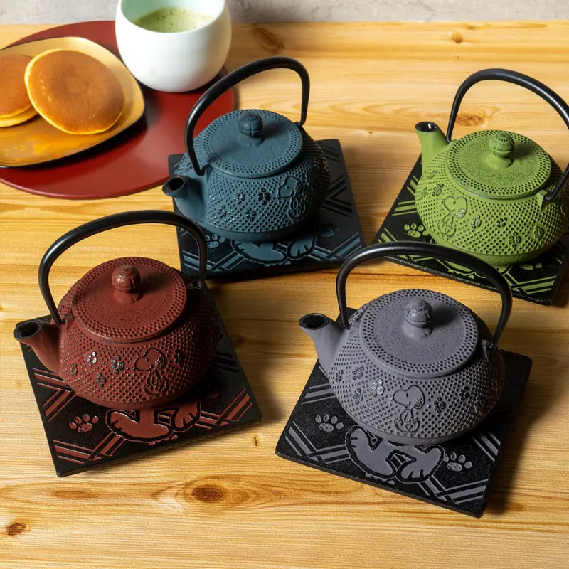 スヌーピー茶屋オリジナル 南部鉄器急須 ＆ 釜敷