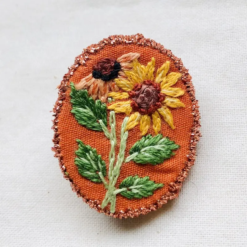 ひまわり刺繍ピンブローチ sunflowers embroidered pin | 刺繍と猫と旅