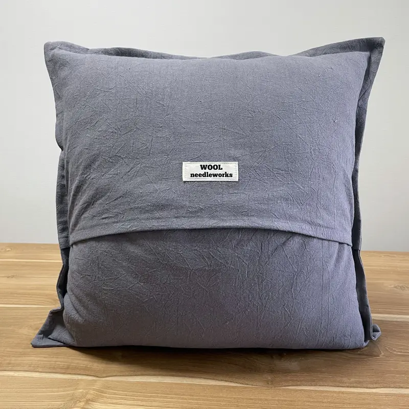 ビーグル刺繍 45㎝角 クッションカバー グレー | WOOLneedleworks