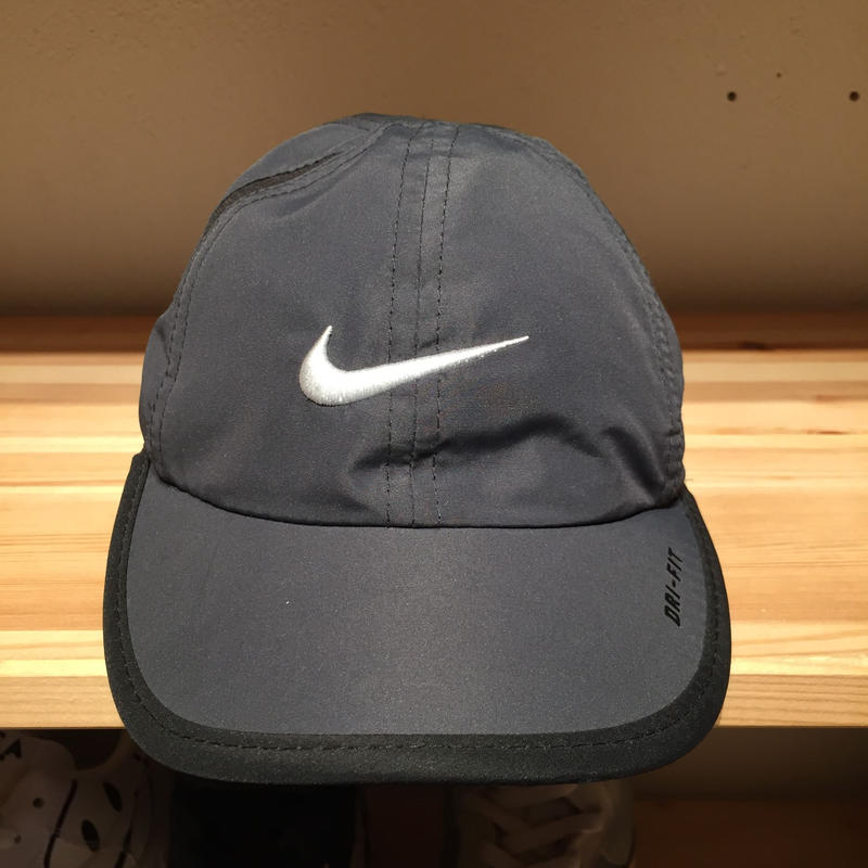feather light nike