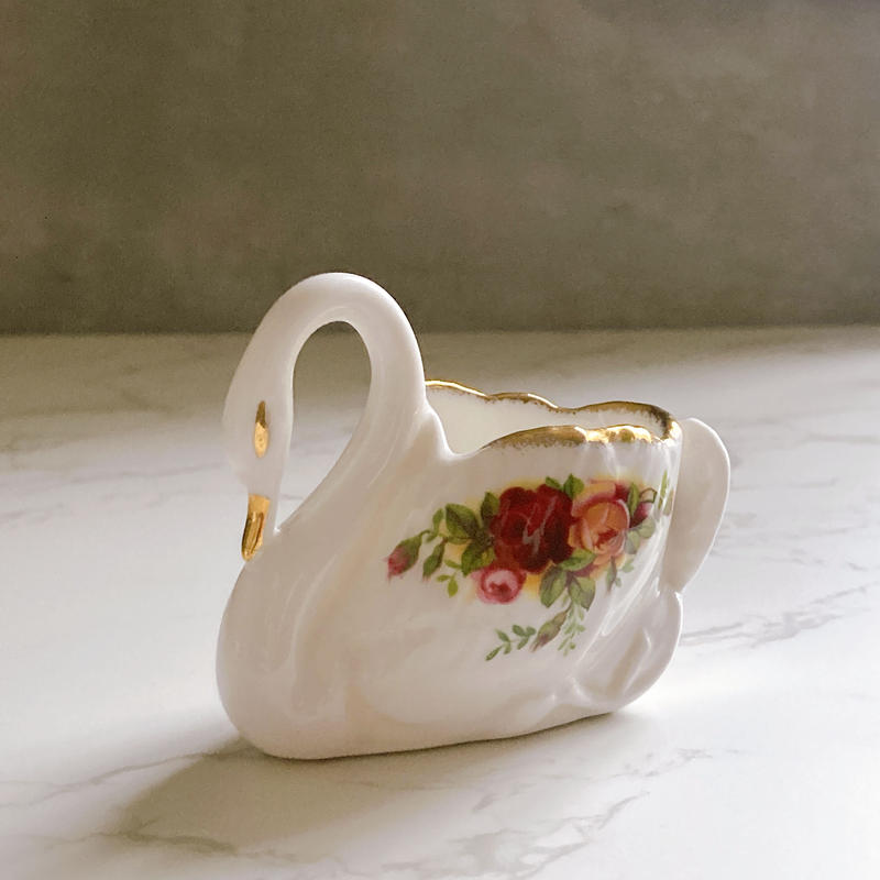 OUTLET 包装 即日発送 代引無料 Royal Doulton 白鳥と花台車 2点