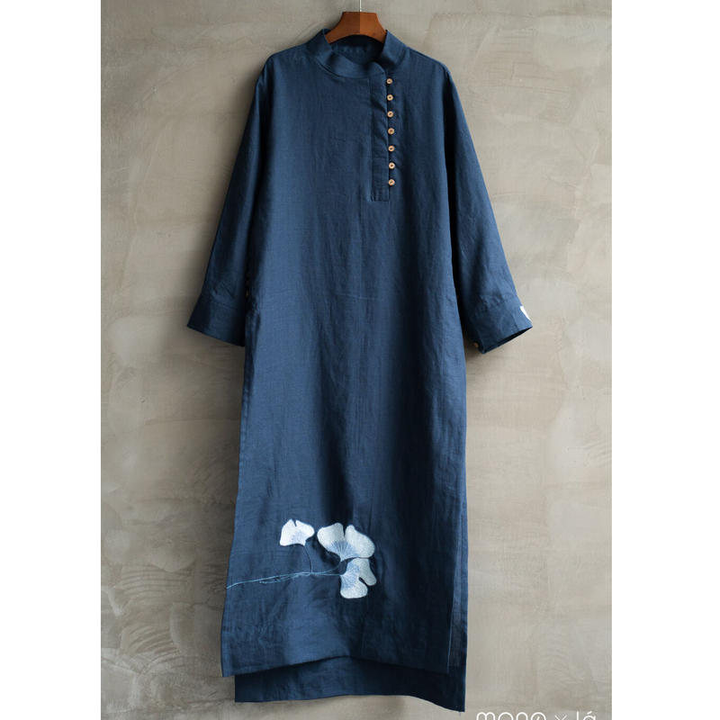 手刺繍 アオザイ 全て刺繍は手で、しております。