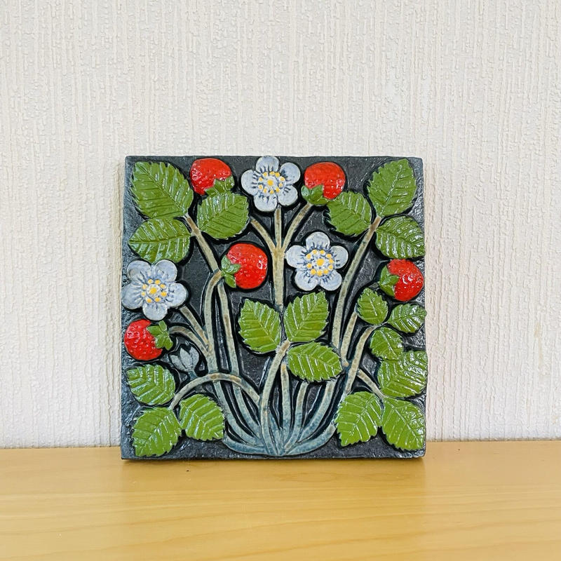 リサ・ラーソン ポモナ(いちご)陶板