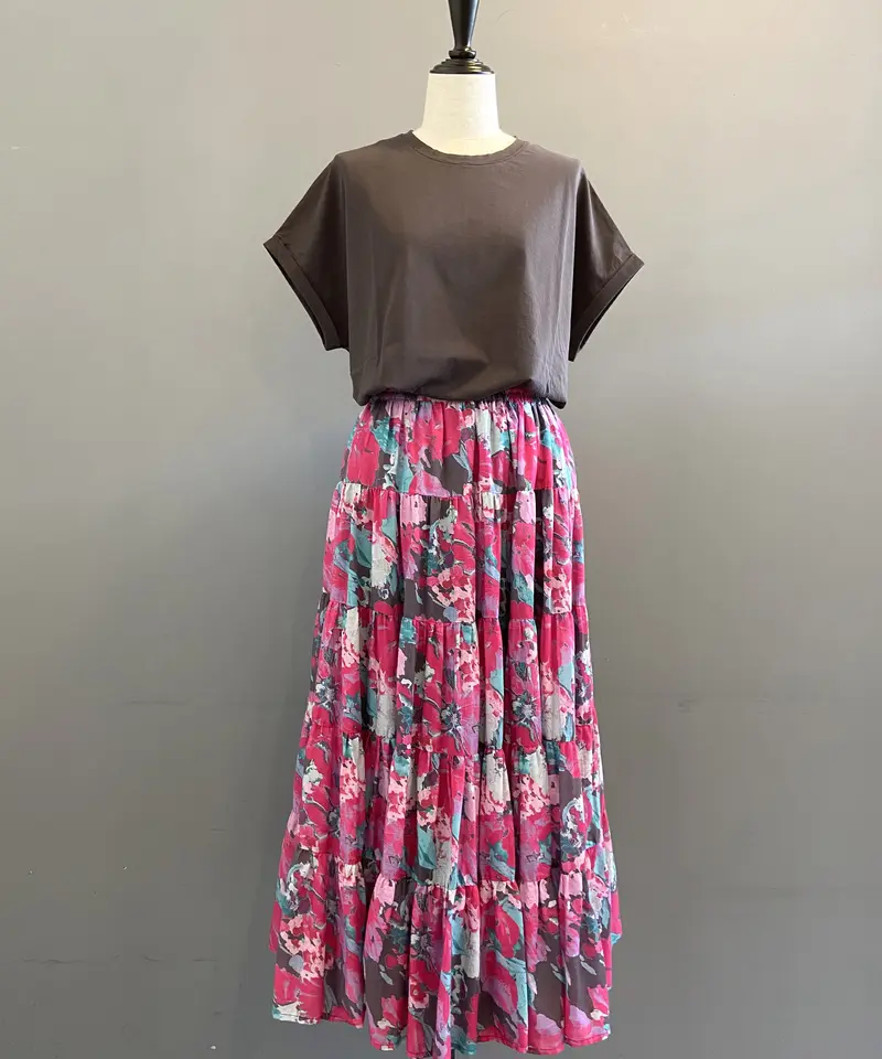 women>ne Quittez pas(ヌキテパ)水彩花柄プリントティアードスカート