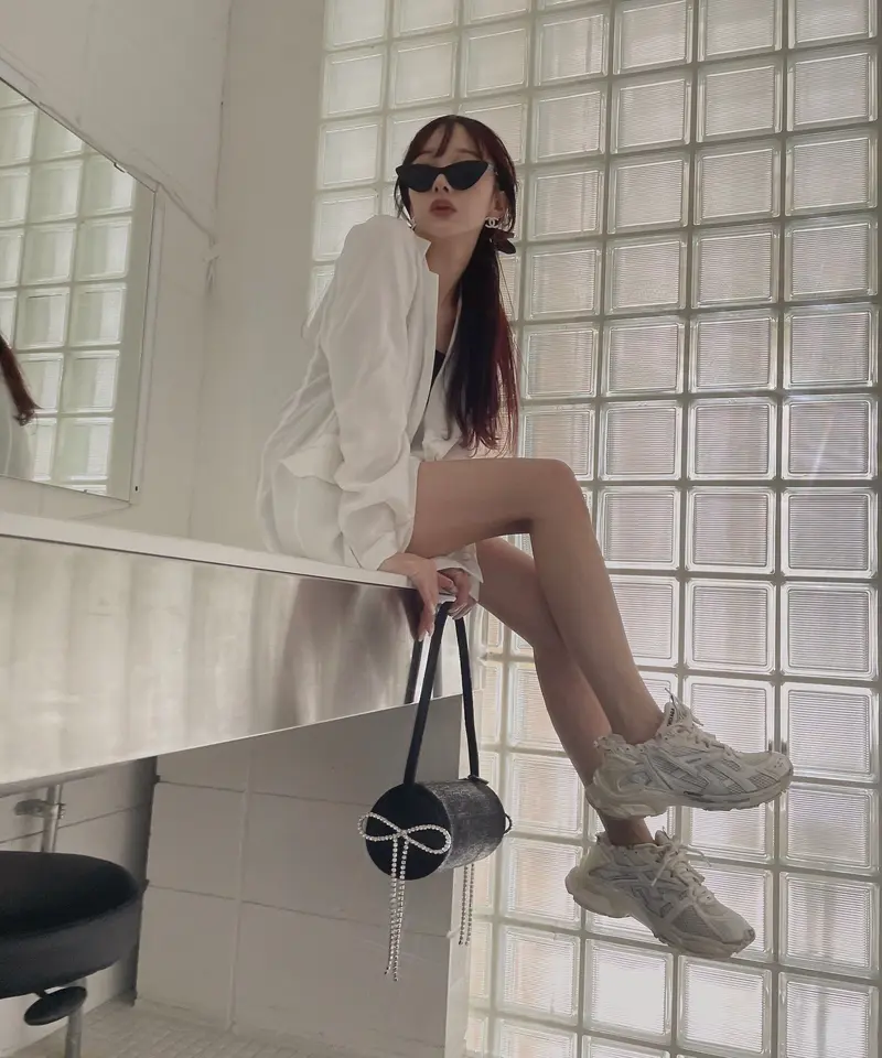 Bijou Ribbon Round Bag / ビジューリボンラウンドバッグ | FICTI...