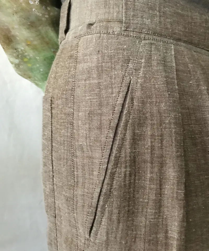 注目の 新品 未使用 タグ付いてます。siiilon trousers Tulips