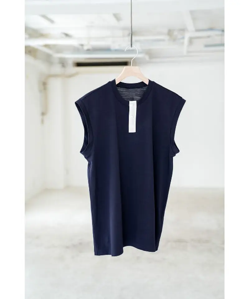 un/unbient WASHABLE WOOL NO-SLEEVE H/N | Muster...