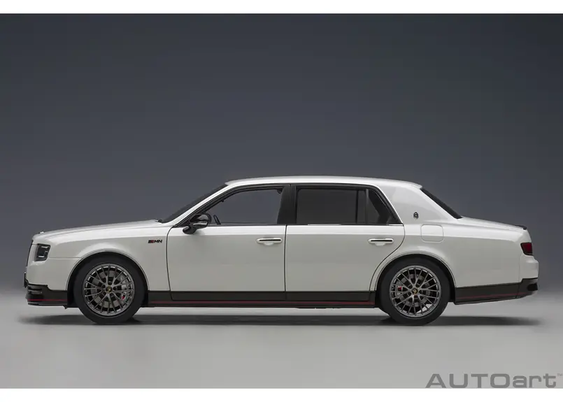 お見舞い AUTOart トヨタ センチュリー1/18 GRMN白 ミニカー