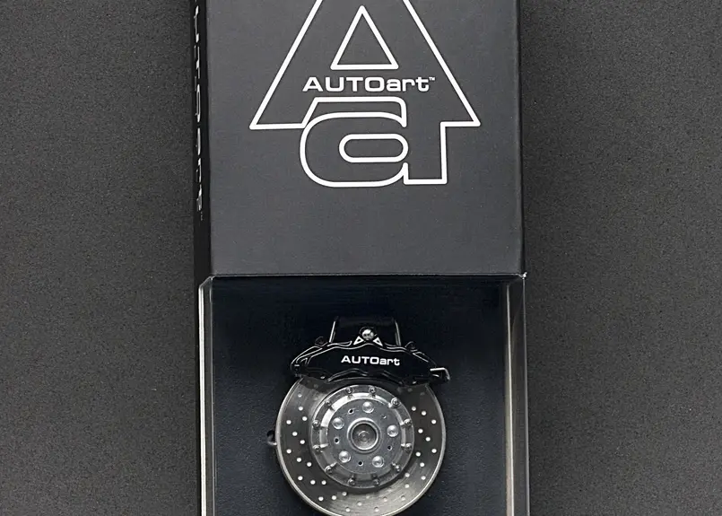 AUTOart ブレーキディスク キーチェーン （6-POT／ブラックキャリパー