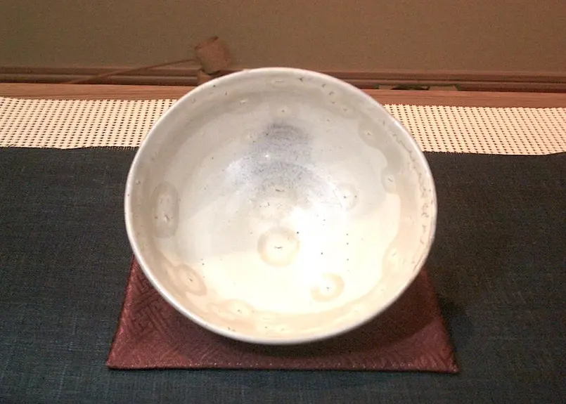 九谷焼 梅山窯 中村梅山作 茶碗 無傷 保証 共布・共箱。