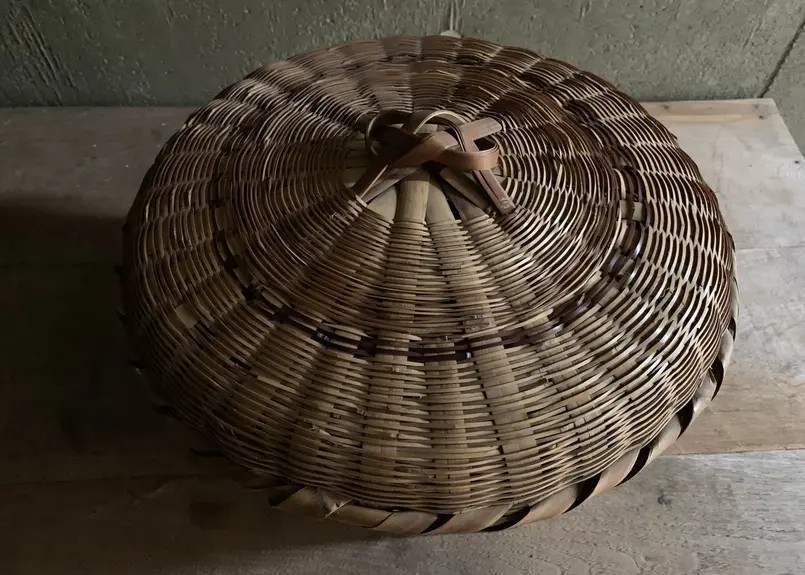 竹の脚付き籠(蓋付き)古道具 | chic and clan ; artless Life