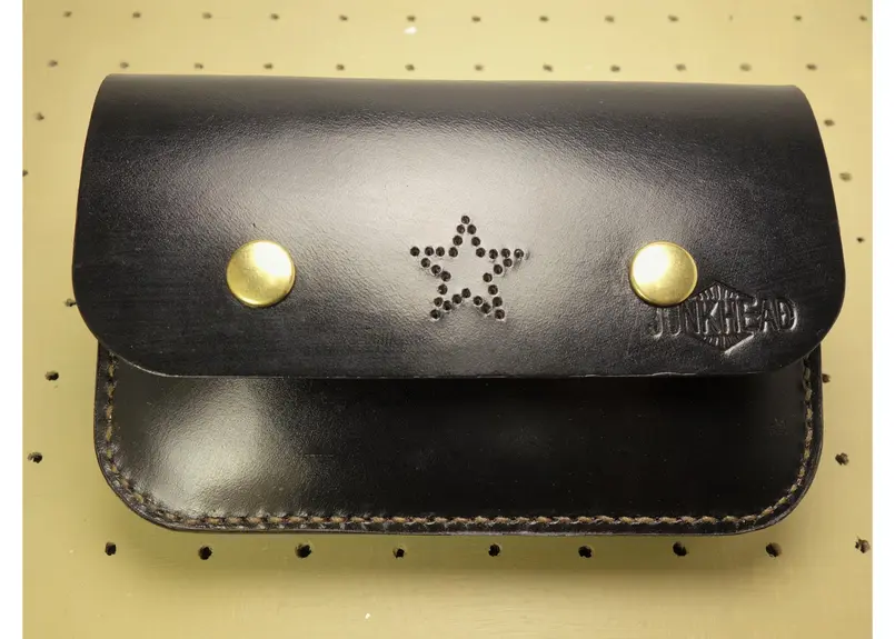 ブライドルレザー トラッカーウォレット SNAPER 黒 | JUNKHEAD LEATHE...