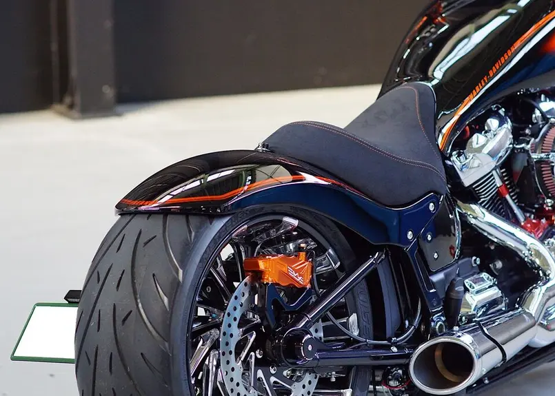 M8 ブレイクアウト/ファットボーイ専用ショートリヤフェンダー（SR-04