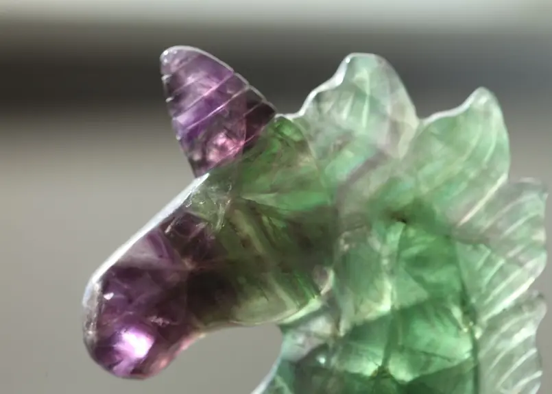 偉大な 天然石 カラフルフローライトのユニコーン NO.062701 原石 置物