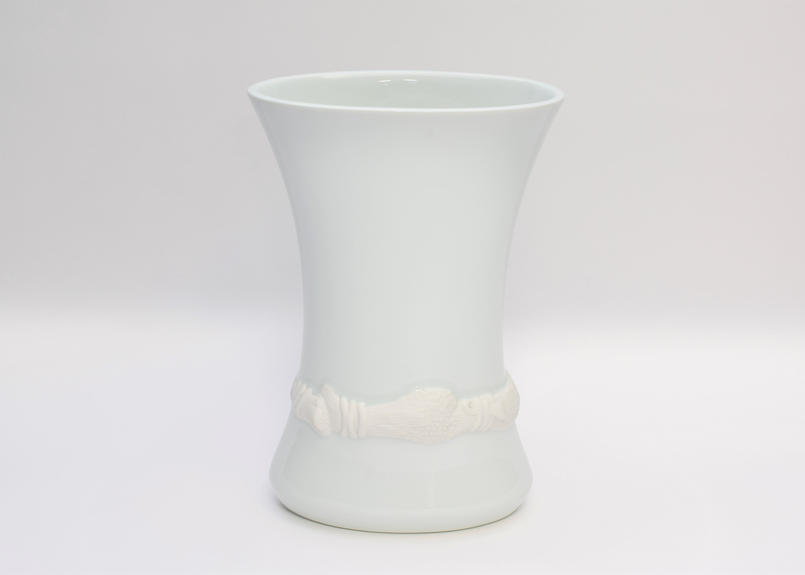 深川製磁 白磁無釉陽刻 花生