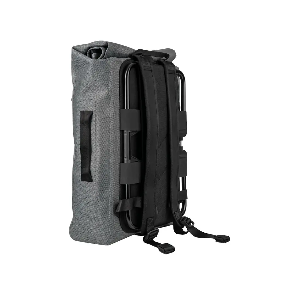 Brompton x Bear Grylls Waterproof Backpack（フロント...
