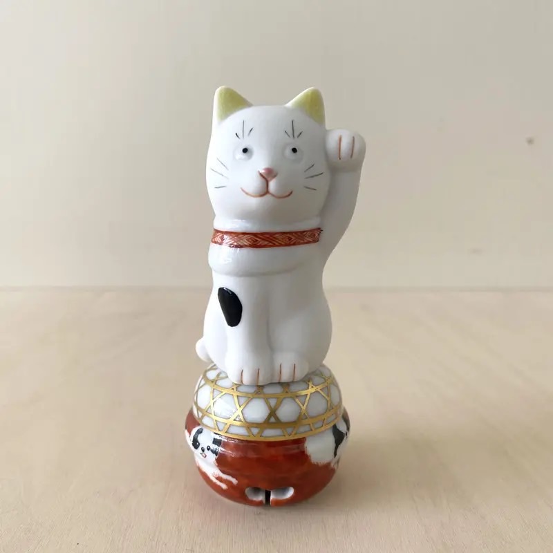 長右衛門窯 ちょうえもん招猫／鈴鳴り金鈴（右手）｜九谷焼の