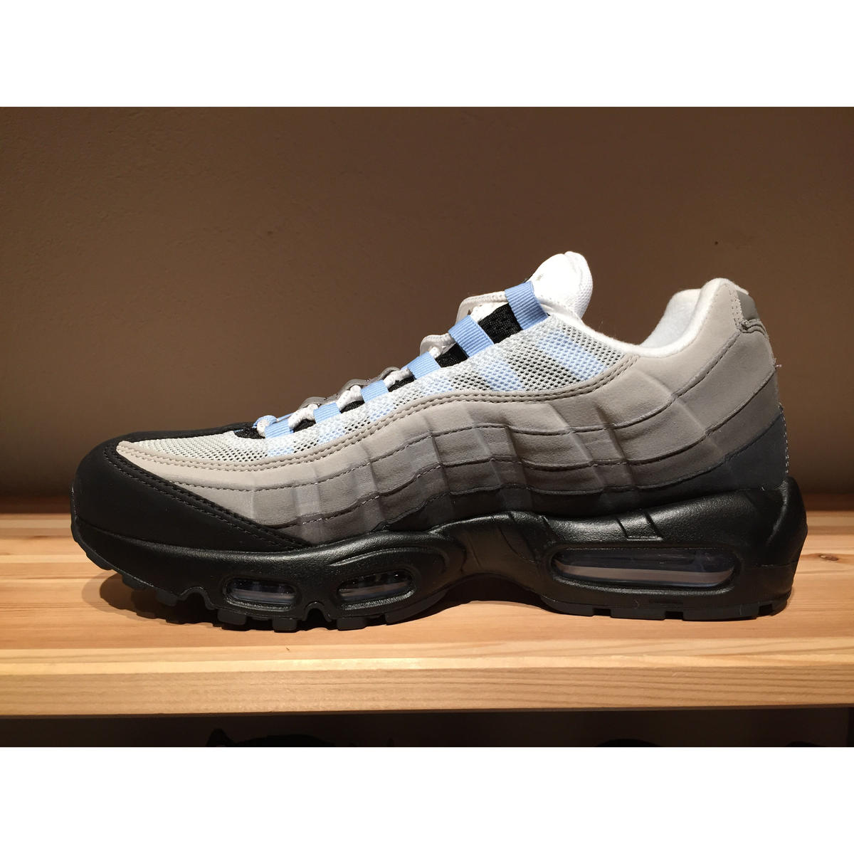 black air max 95 size 4