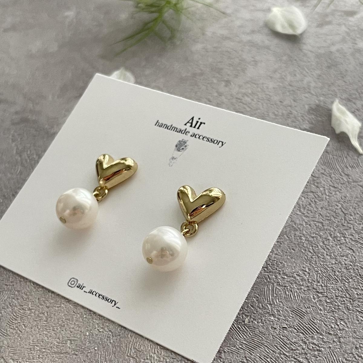 小ぶりハートの淡水パールピアス | Air handmade accessory