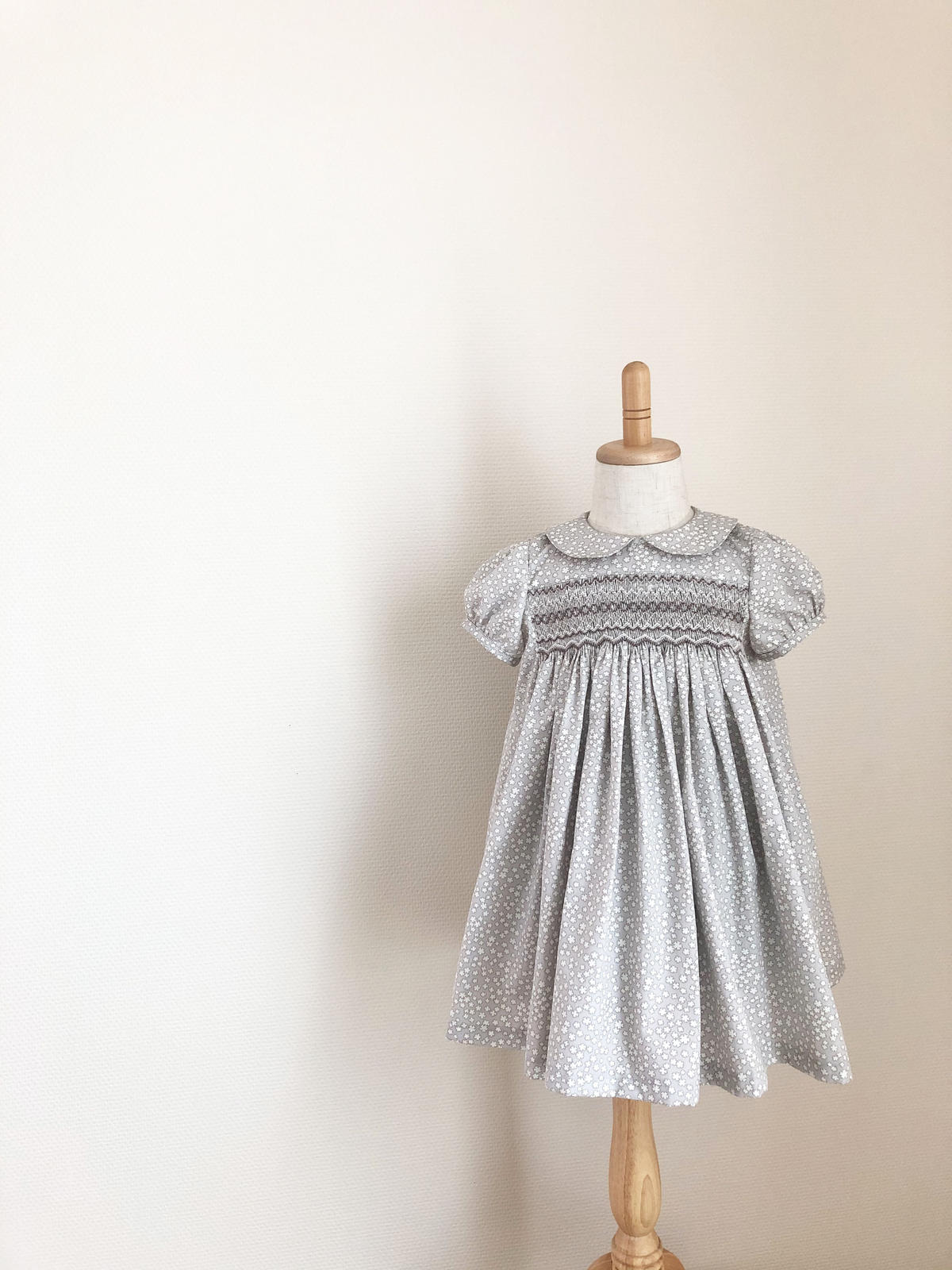 仕様書あり 小さな襟のスモッキングワンピース 型紙 Aki No Pattern