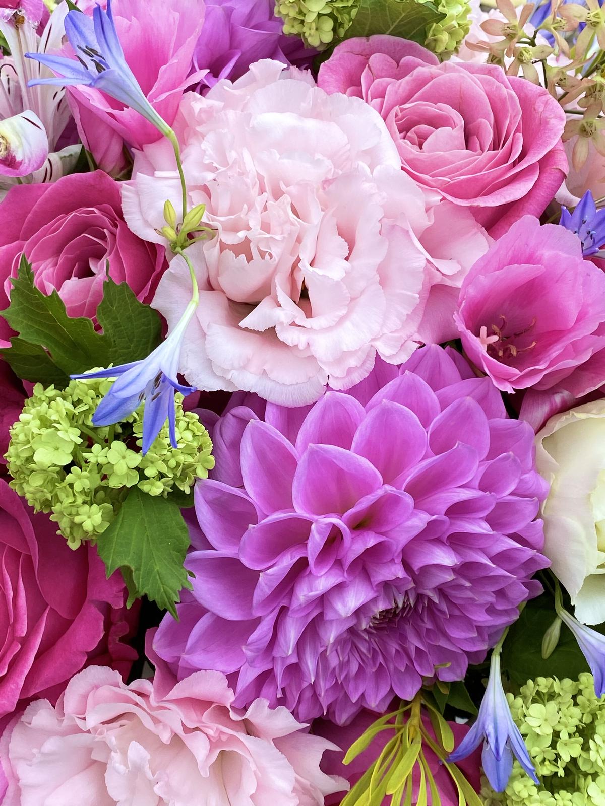 arrangement S ALL GOOD FLOWERS STORE