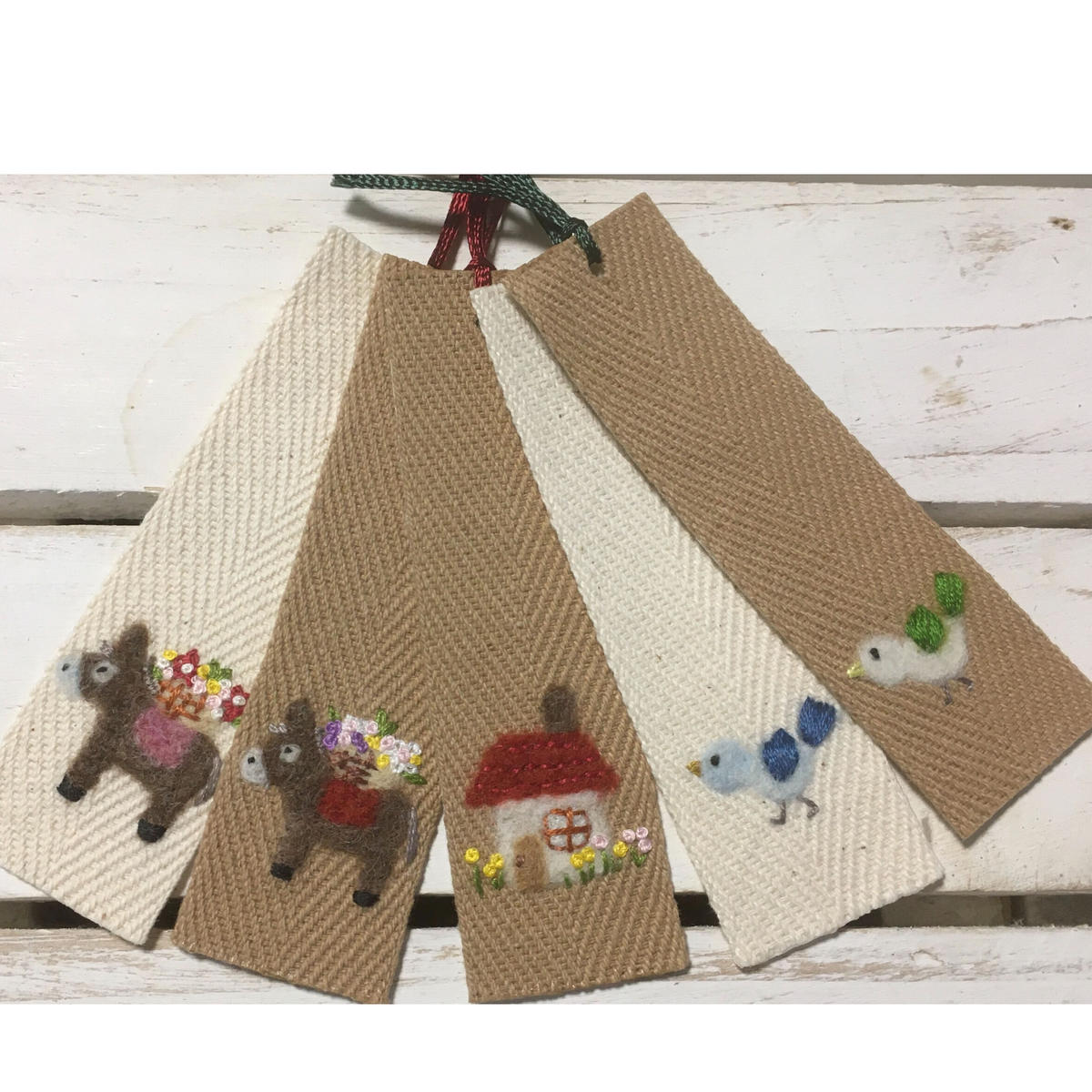 羊毛フェルト刺繍しおり ロバ 甘夏書店
