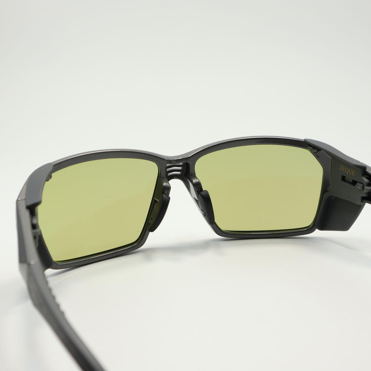 Zeque by ZEAL OPTICS (ゼクーバイジールオプティクス) LOOF ルーフ / GUNMETAL / EASE GREEN:BLUE MIRROR / F-2043