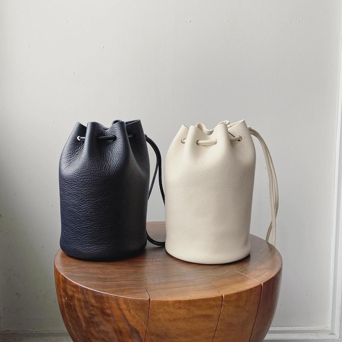 美品】Aeta ハンドポーチ 美品】Aeta ハンドポーチ