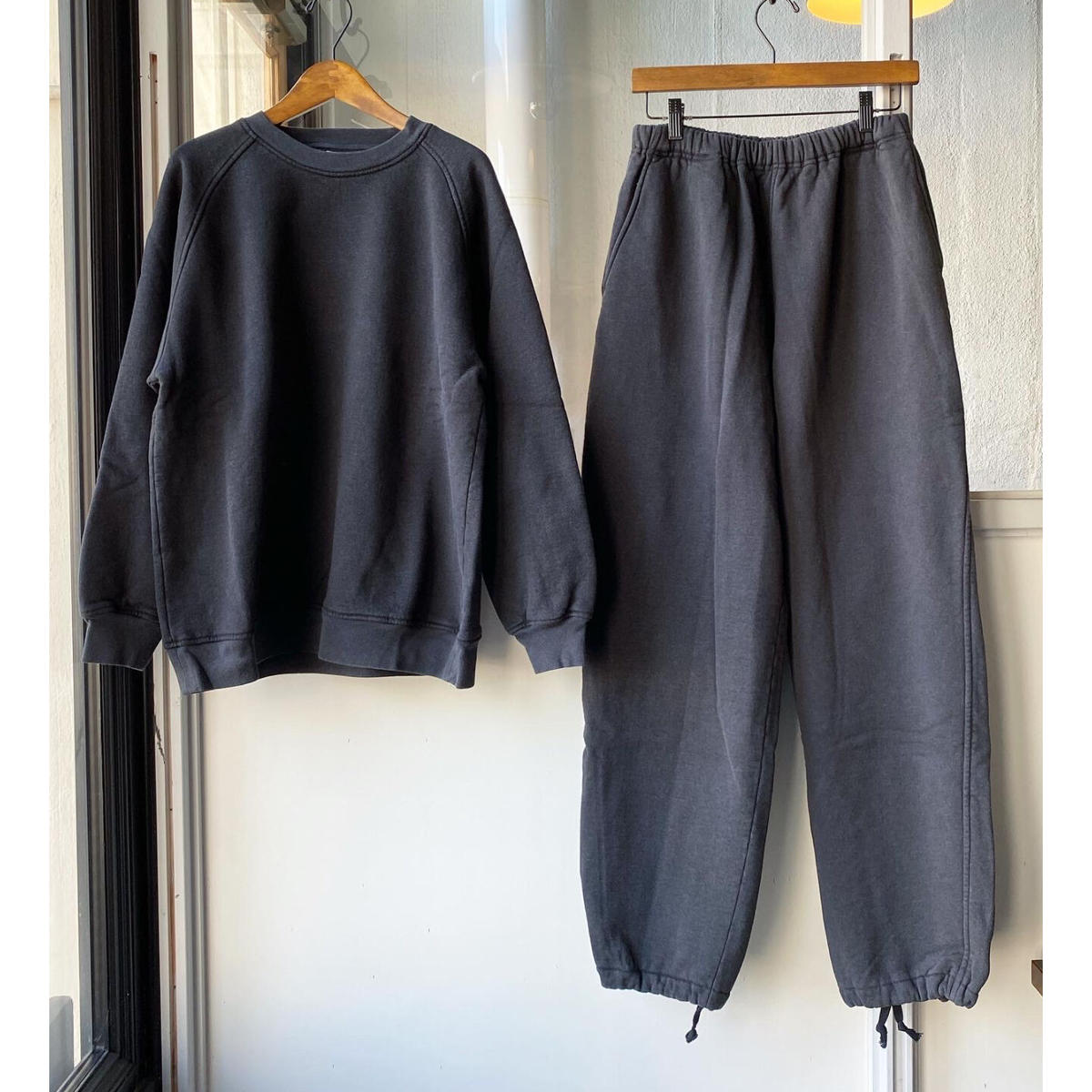 希少　23ss COMOLI コモリ　コットン吊裏毛クルー　3 フェードブラック COMOLI / コモリ | コットン吊裏毛 クルーネック - Fade Black