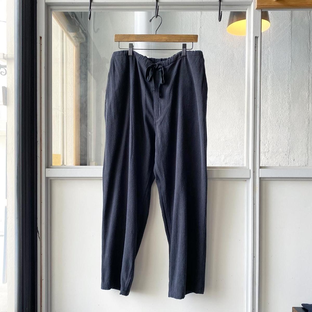 COMOLI シルクネップ ドローストリングパンツ | Less Higashikawa