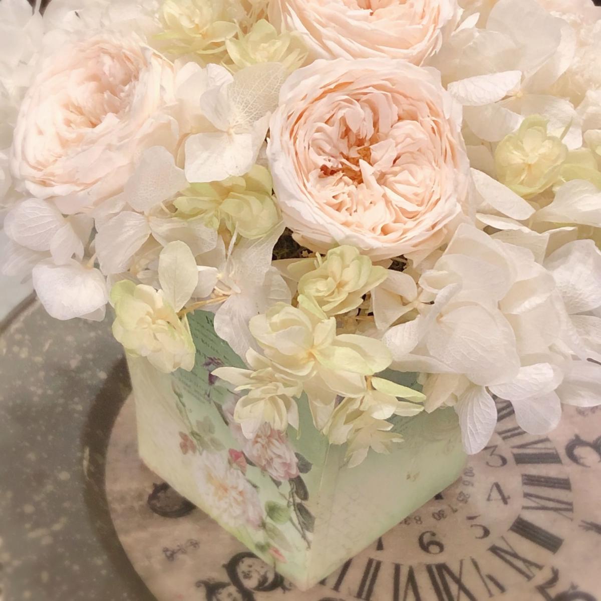 4年保証 結婚祝 ホワイトシャンパンのプリザーブドフラワー オールドローズ バラのアレンジメント ウエディング 誕生日 花 木の実 枝葉 果実プリザーブドフラワー Oceanrepublicbrewing Com