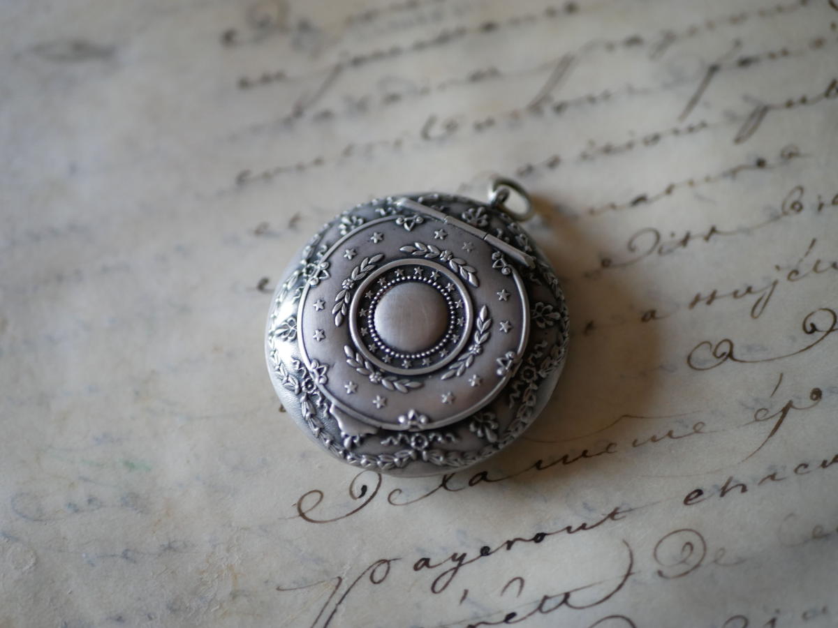 フランスアンティーク　すずらん　ミラー付きペンダントトップ　シャトレーン　鈴蘭 フランスアンティーク すずらん ミラー付きペンダントトップ