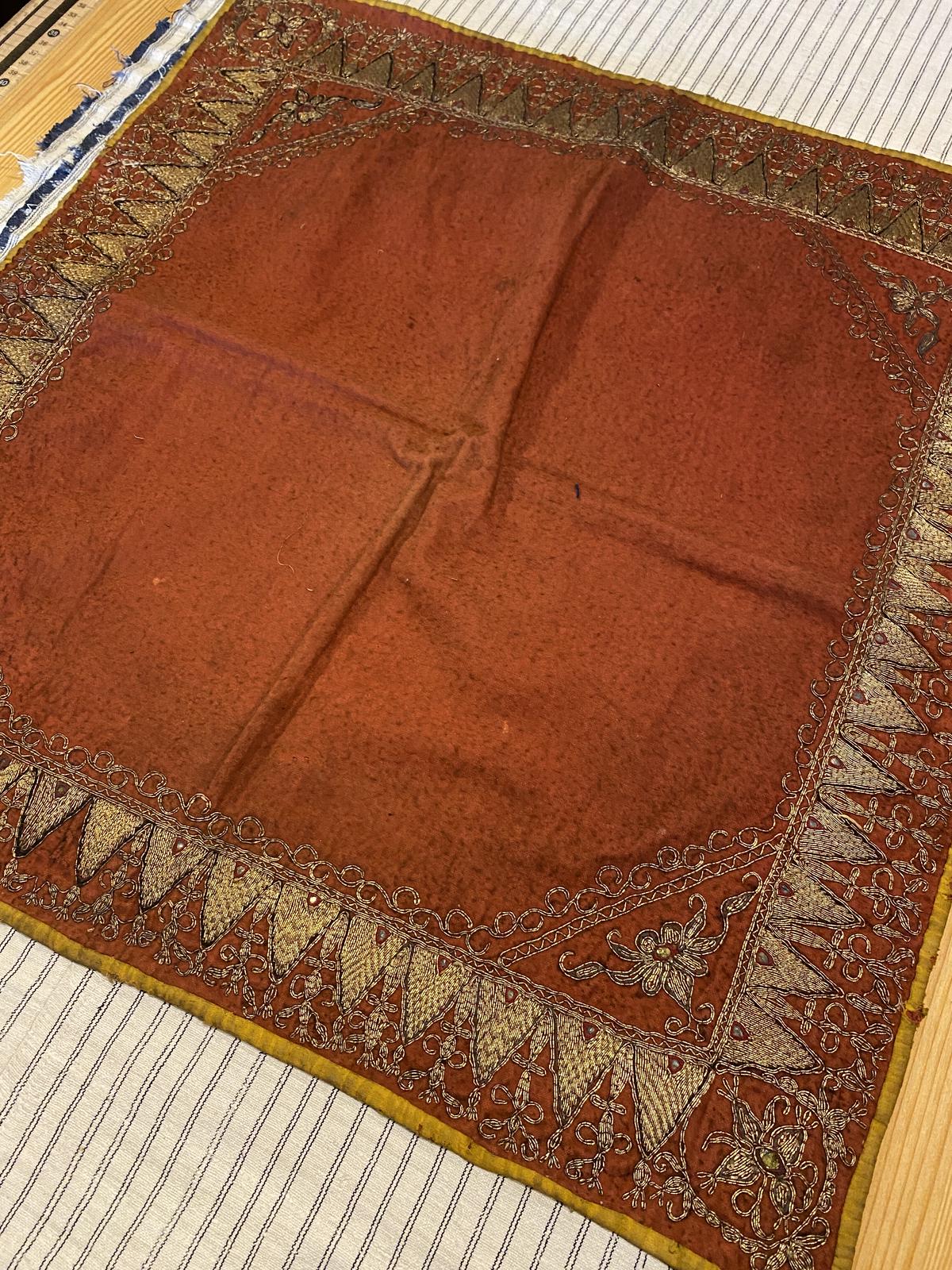 インドネシア・スマトラ島パレンバンの豪華シルク・ソンケット織