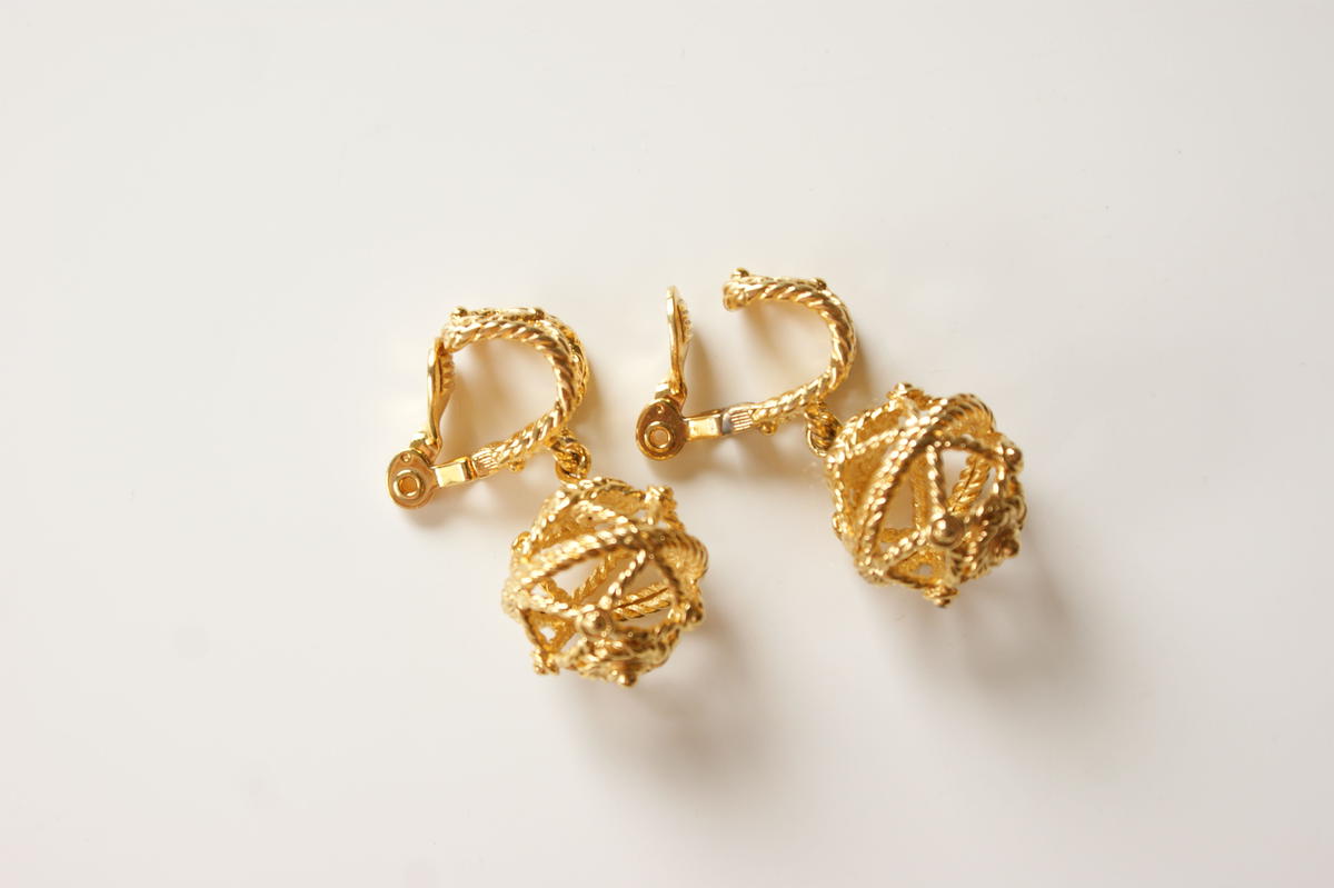 MONETモネ ゴールド 透かし ボール イヤリング / ヴィンテージ