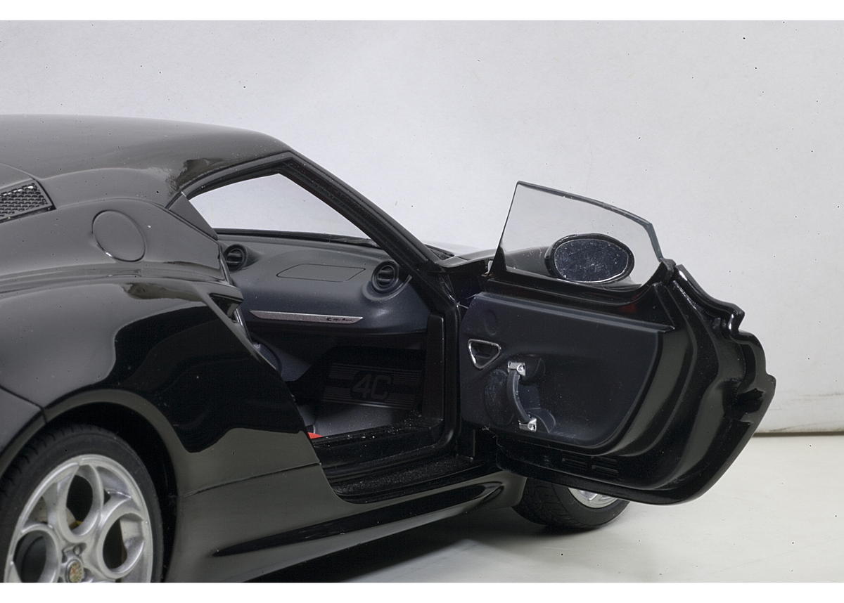 AUTOart 1/18 アルファロメオ 4C (ブラック) 70184 | AUTOart