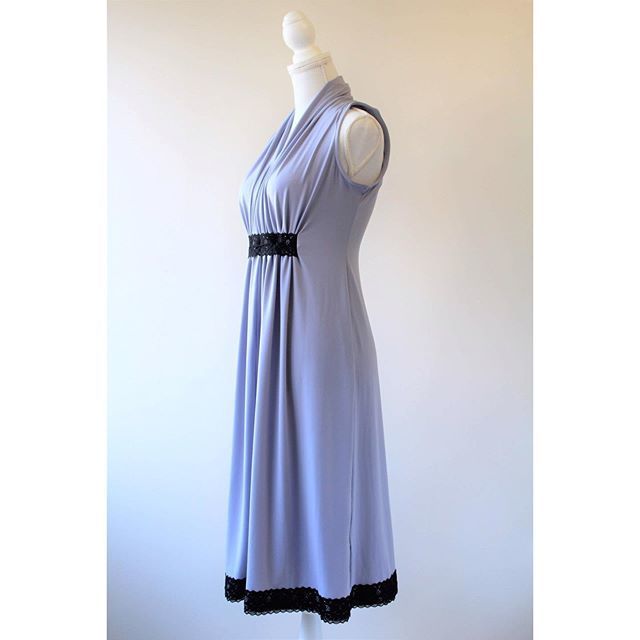 ブルーグレー ヴィーナスワンピース ストレッチ ミモレ丈 ワンピース Ayuwa On