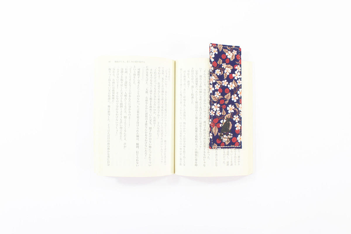 LIBERTY PRINT BOOK MARK 2022 AW SEASONAL BIBL...