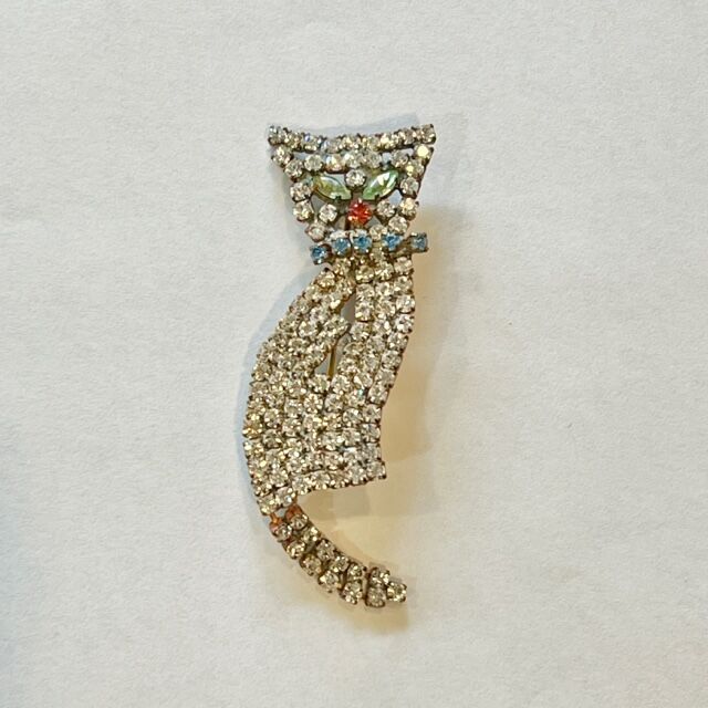 チェコのガラスブローチ150・白ネコ | Biscuit web store